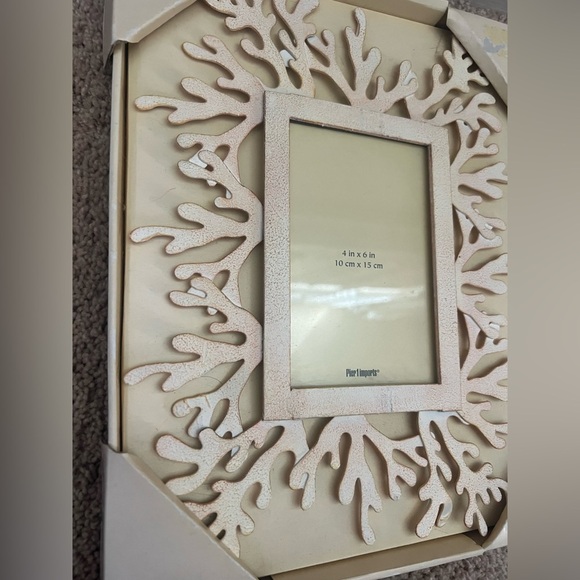 New in box pier 1 picture frame 4 x 6 table top coral beach ocean cream metal - Picture 4 of 11
